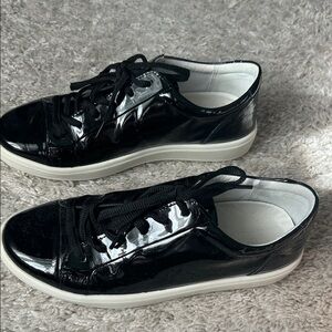 Black Patent Ecco Low-Top Women's Sneaker